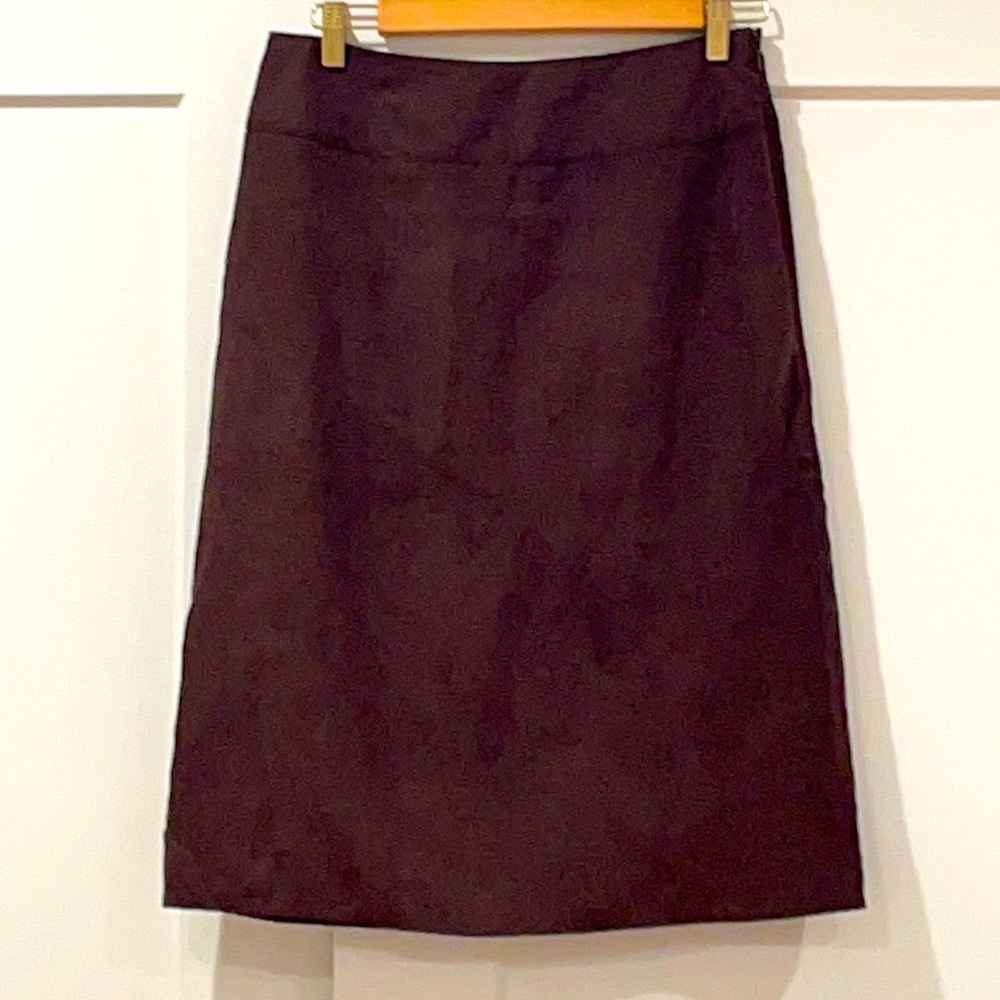 Suede skirt w side zip closure - great condition!